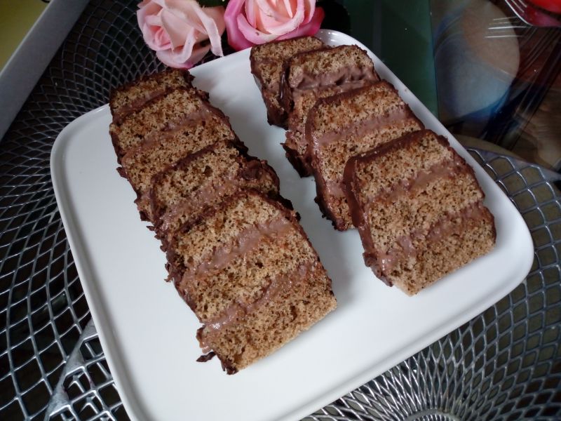 Orzechowo - czekoladowy przekładaniec Orzechowo - czekoladowy przekładaniec