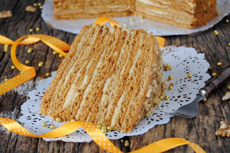 ORZECHOWO- MIODOWY TORT ORZECHOWO- MIODOWY TORT