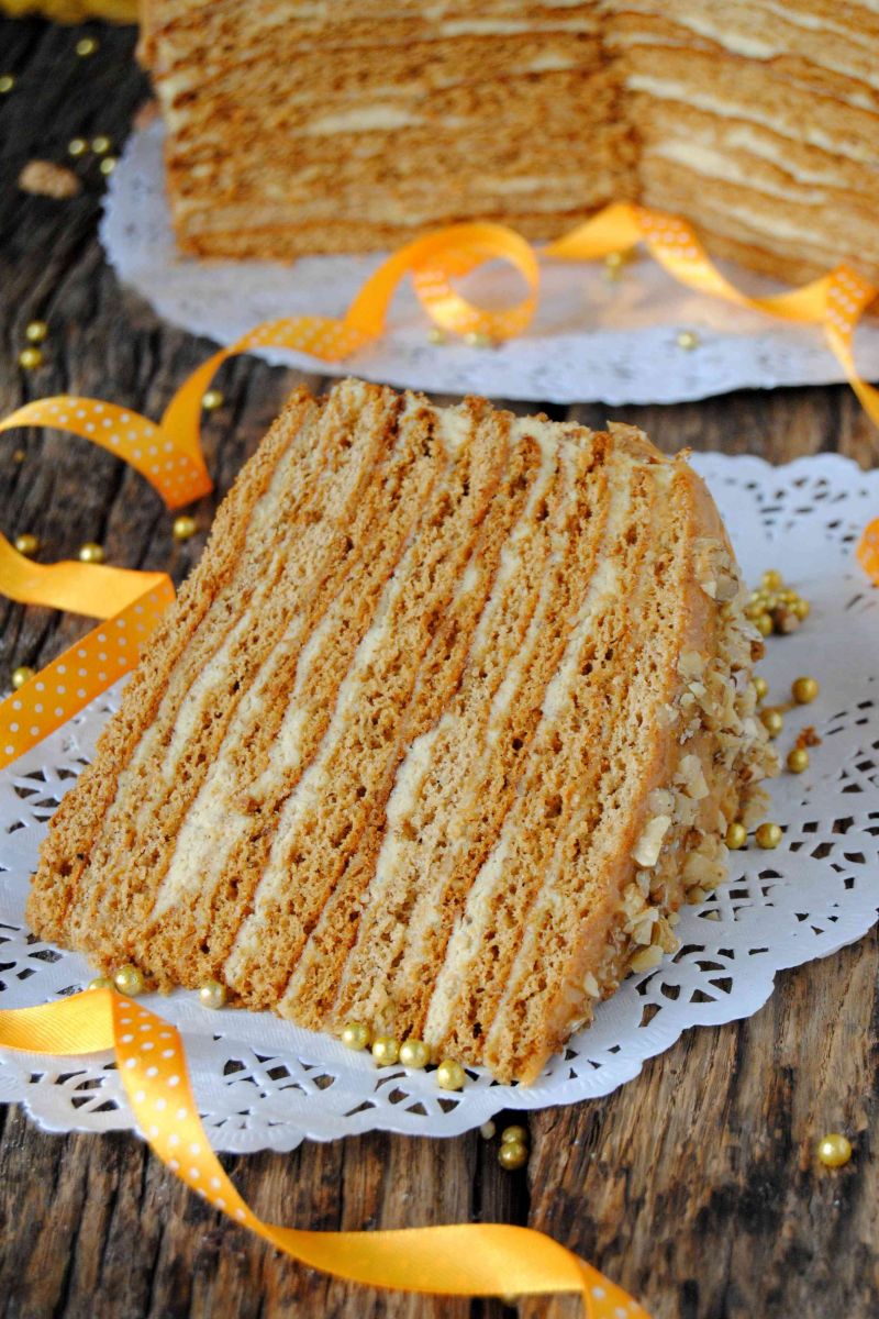 ORZECHOWO- MIODOWY TORT ORZECHOWO- MIODOWY TORT