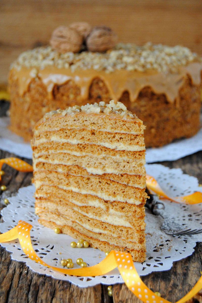ORZECHOWO- MIODOWY TORT ORZECHOWO- MIODOWY TORT