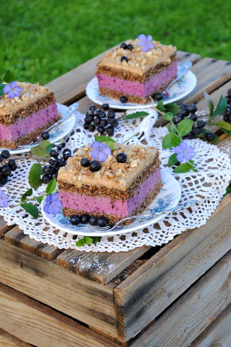 Orzechowy aroniowiec  Orzechowy aroniowiec