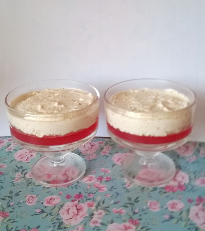 Orzechowy deserek z galaretką