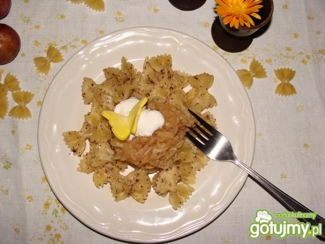 Orzechowy makaron z jabłkami 