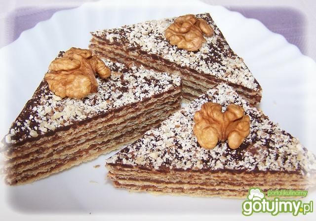 Orzechowy przekładaniec waflowy.