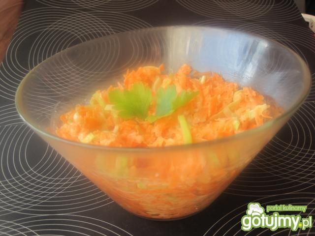 Orzeźwiająca surówka z marchwi Orzeźwiająca surówka z marchwi