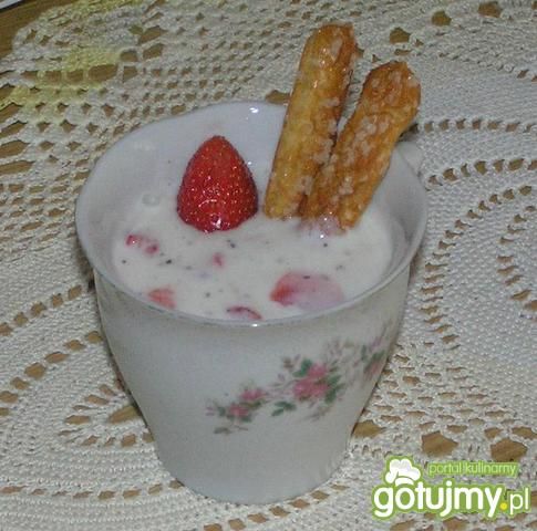 Orzeźwiający deser truskawkowy