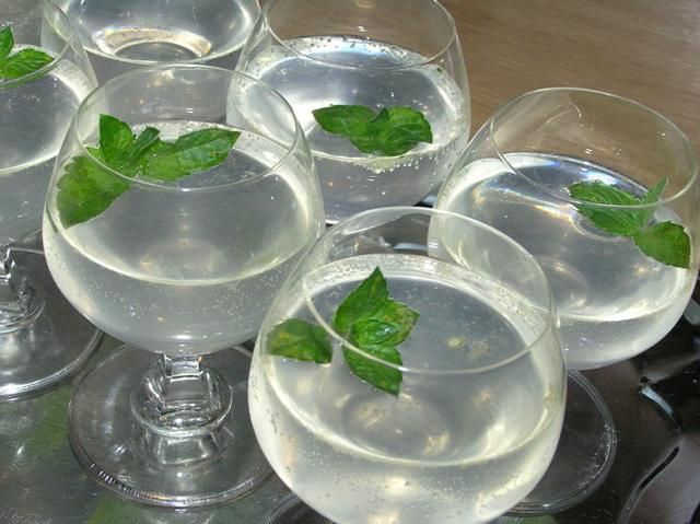 Orzeźwiający koktajl alkoholowy