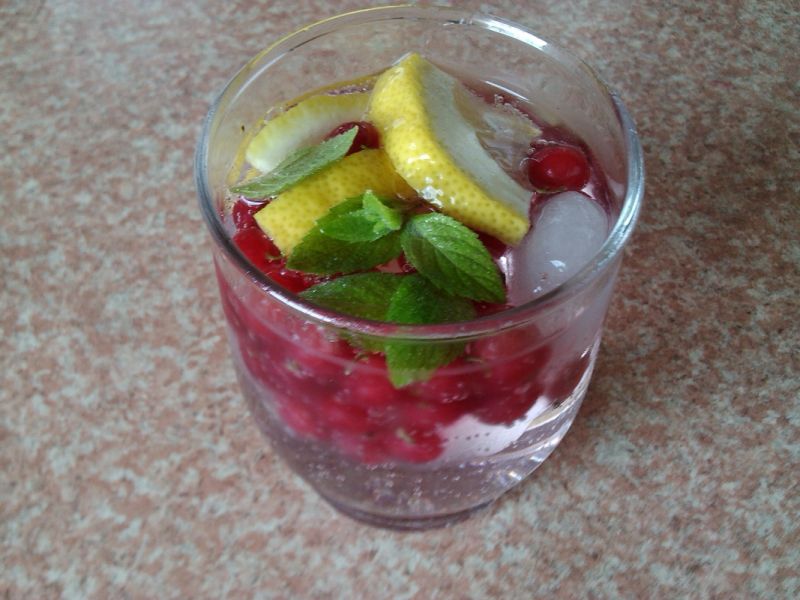 Orzeźwiający porzeczkowy napój Orzeźwiający porzeczkowy napój