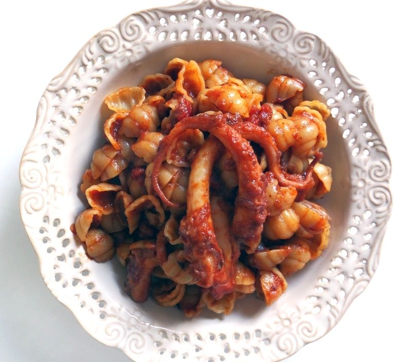 Ośmiornica duszona w pomidorach Ośmiornica duszona w pomidorach