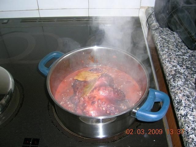 Ośmiornica w winie Ośmiornica w winie