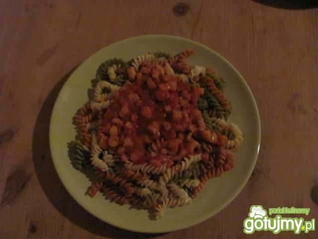 Ośmiornica z kolorowym makaronem