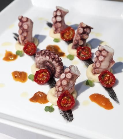 Ośmiorniczki z pomidorami