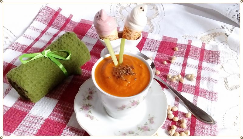 Ostra zupa pomidorowa z ciecierzycą Ostra zupa pomidorowa z ciecierzycą