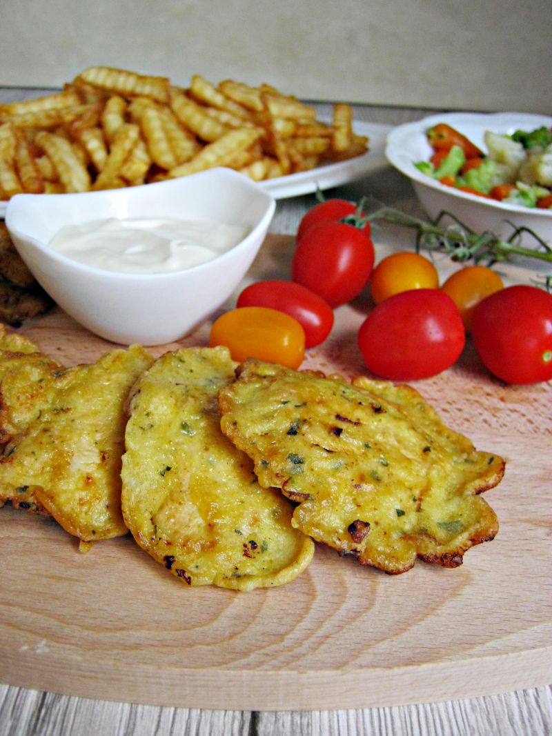 Ostre kąski z kurczaka w cieście naleśnikowym