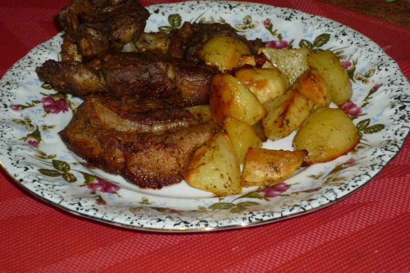 Ostre żeberka pieczone z ziemniaczkami Ostre żeberka pieczone z ziemniaczkami