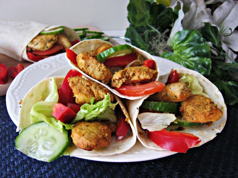 Ostry jogurtowy kurczak w tortillach