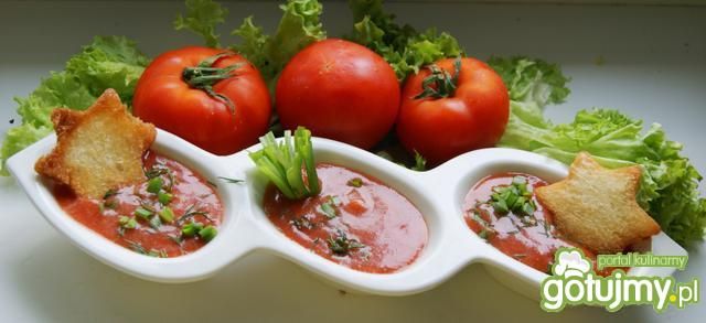 Ostry mus pomidorowy z grzankami :