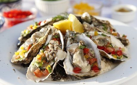 Ostrygi z salsą Ostrygi z salsą