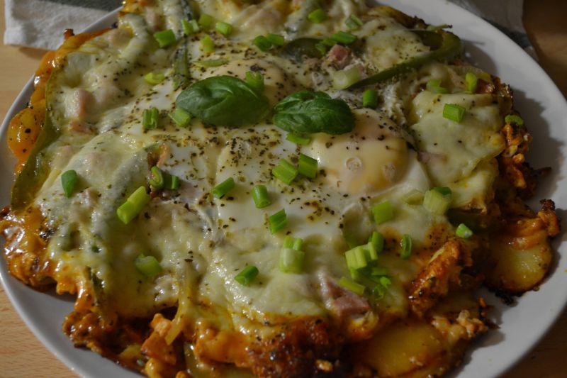 Oszukana pizza na ziemniakach z jajkiem