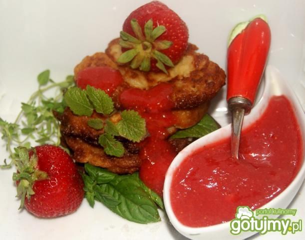 Otrębowe racuchy z truskawkami