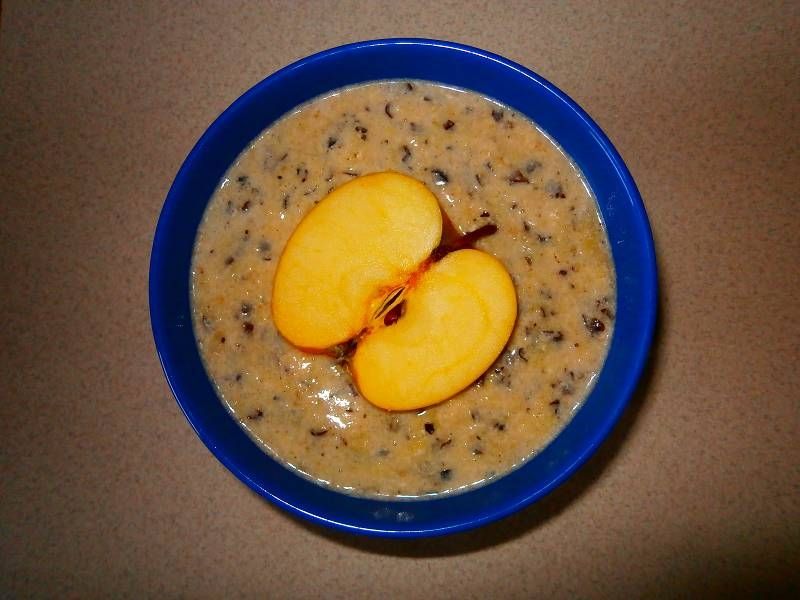 Otręby gryczane z jabłkiem i rodzynkami na mleku Otręby gryczane z jabłkiem i rodzynkami na mleku