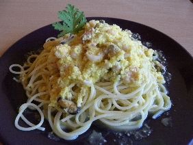 Owoce morza w pomarańczach i kokosie