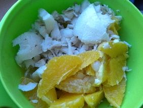 Owoce morza w pomarańczach i kokosie