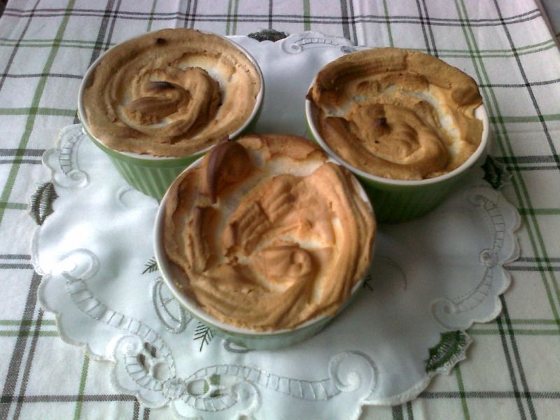 Owoce pod bezową kołderką