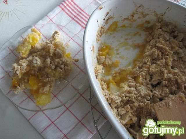 Owoce pod orkiszową kruszonką Owoce pod orkiszową kruszonką