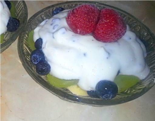 Owoce pod pierzynką striaciatella