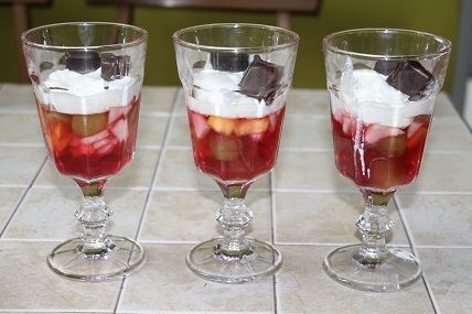 Owoce w galaretce z jogurtem Owoce w galaretce z jogurtem