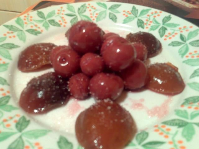 Owoce z kompotu z cukrem