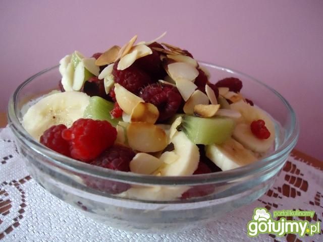 Owocowa owsianka z migdałami Owocowa owsianka z migdałami