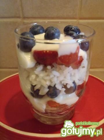 Owocowa przekąska z ryżem Owocowa przekąska z ryżem