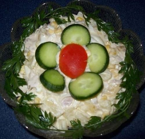 Owocowa sałatka z kurczaka z ananasem