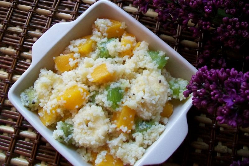 Owocowa sałatka z kuskusem