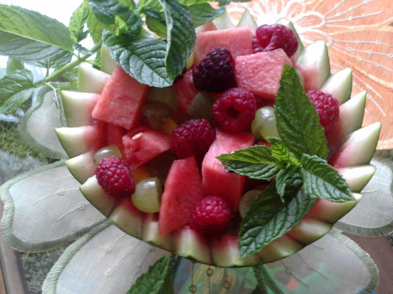 Owocowa sałatka z malinami Owocowa sałatka z malinami
