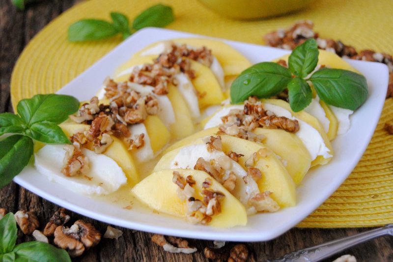 Owocowe caprese z mango