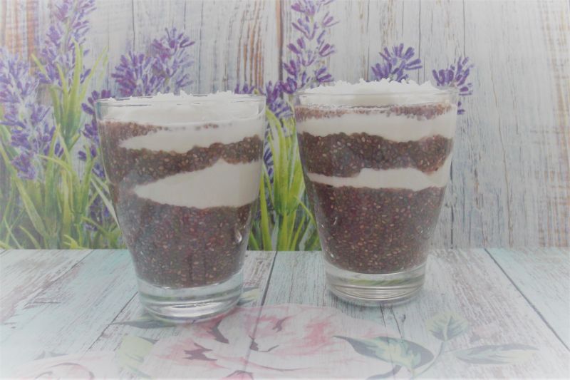 Owocowe chia z jogurtem