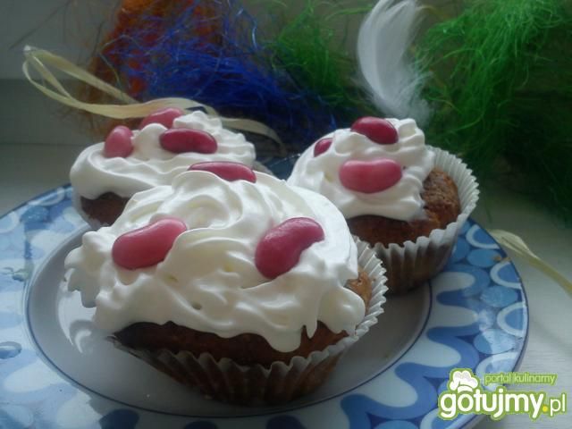 Owocowe muffiny z bitą i fasolkami Owocowe muffiny z bitą i fasolkami