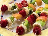 Owocowe szaszłyki dla damy