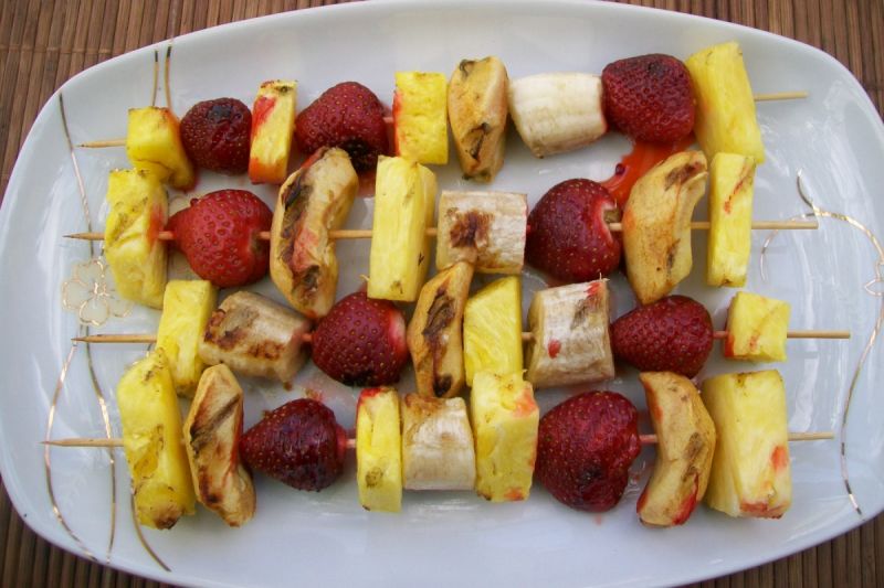 Owocowe szaszłyki z grilla