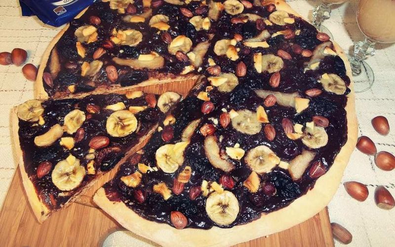 Owocowo-czekoladowa pizza Owocowo-czekoladowa pizza