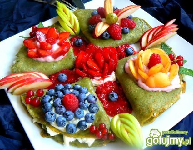 Owocowo -  miętowo - bazyliowe naleśnik  Owocowo -  miętowo - bazyliowe naleśnik