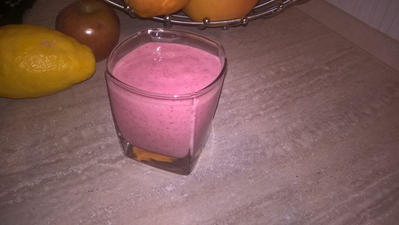 Owocowy koktajl z jogurtem Owocowy koktajl z jogurtem