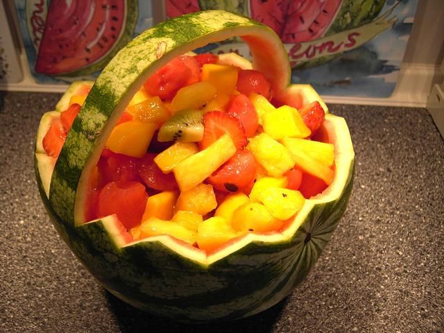 Owocowy kosz obfitosci z arbuza