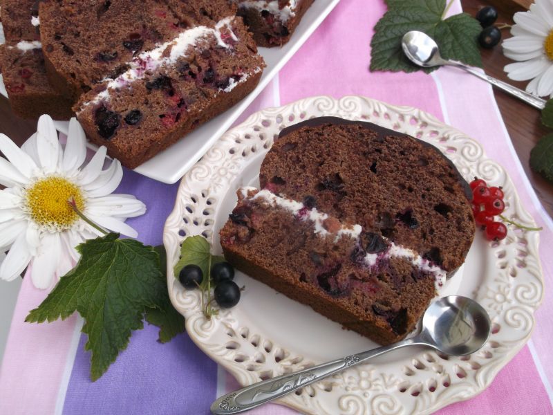 Owocowy murzynek z kremem mascarpone