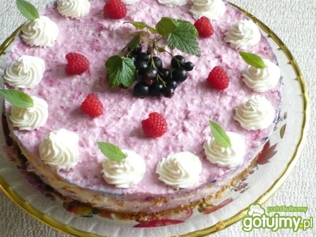 Owocowy sernik na herbatnikach