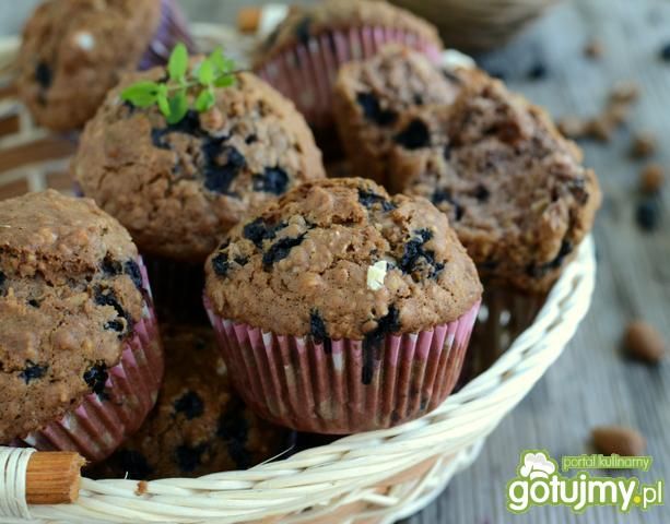 Owsiane babeczki z jagodami i migdałami
