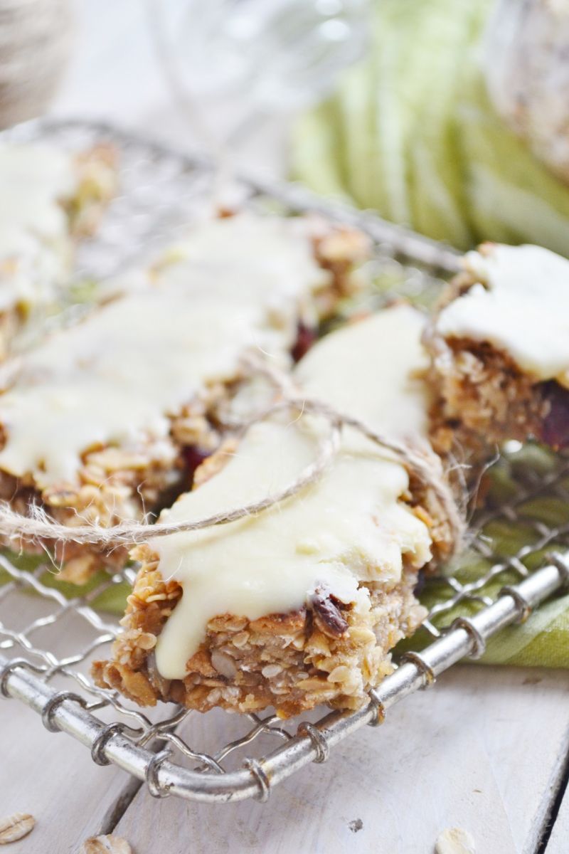 Owsiane batoniki z bananem i polewą z czekolady